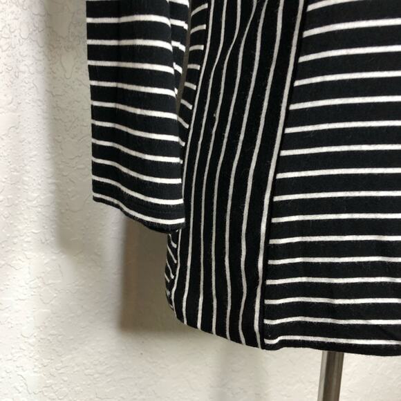 WHBM black white contrasting striped knit top size Medium - Picture 4 of 14